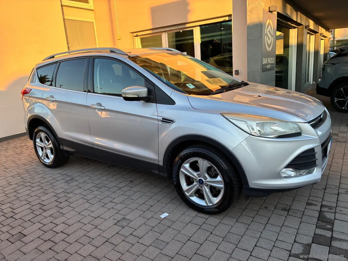 Ford Kuga 2.0 TDCI 115 CV 2WD Titanium Plateado - 2