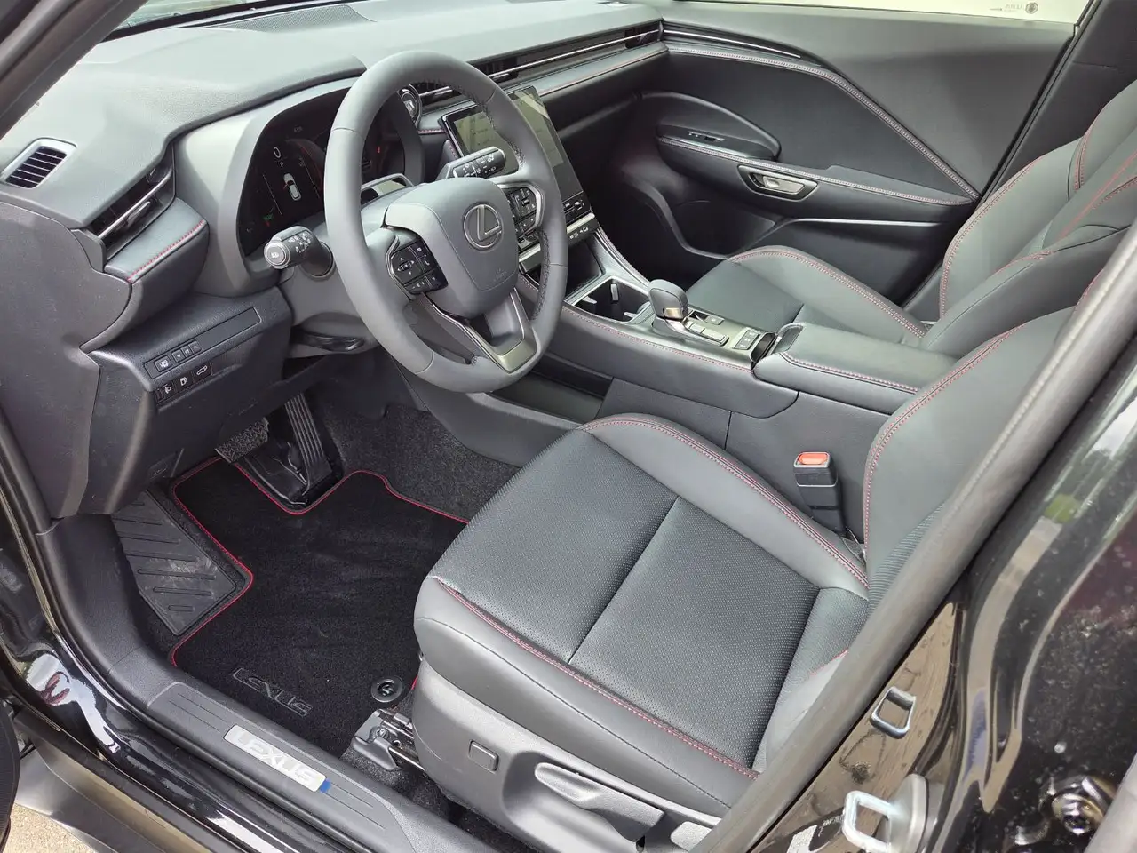 Lexus LBX 1,5 VVT-iE Elegant Black Edition 4X2 6