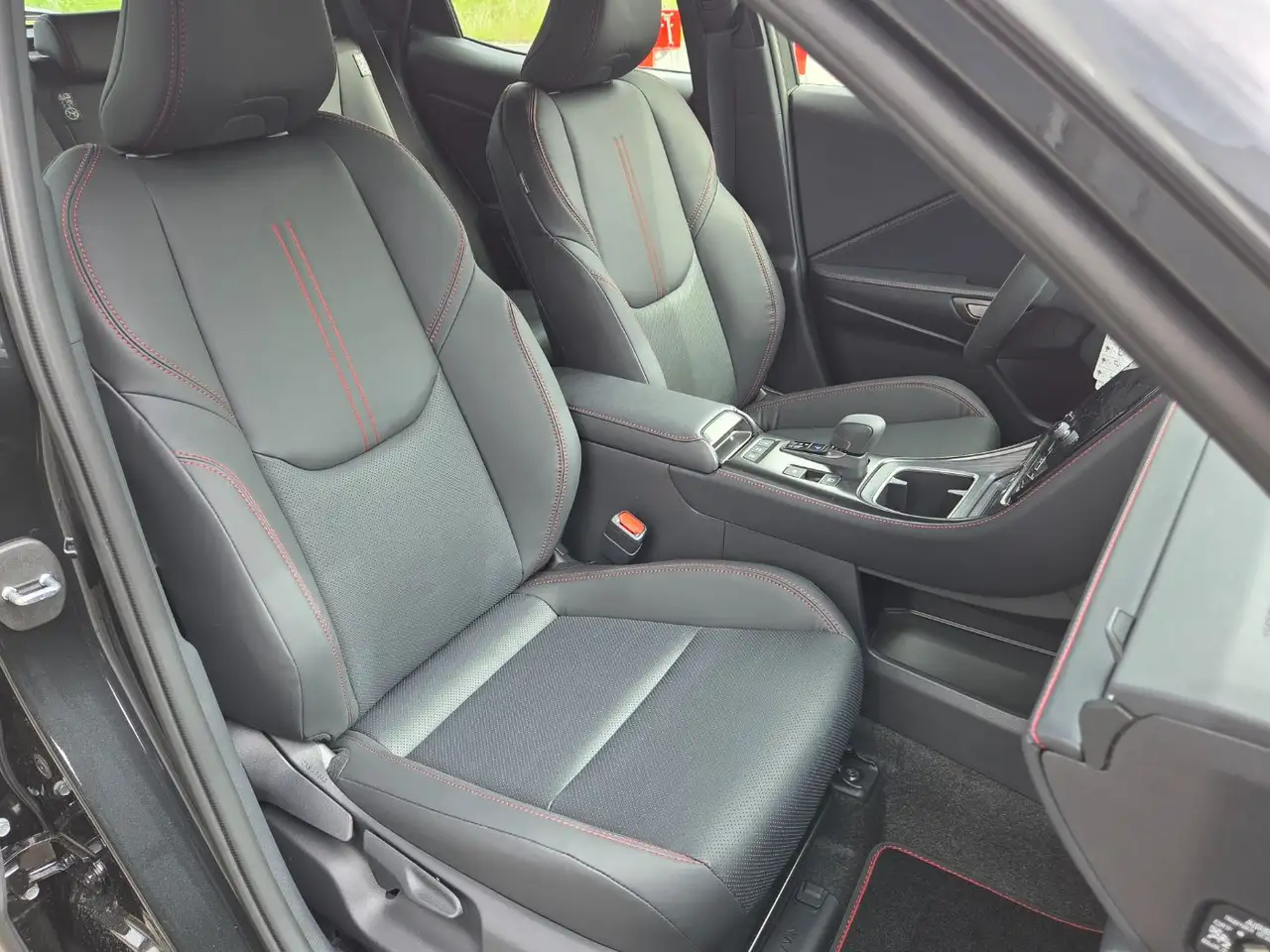 Lexus LBX 1,5 VVT-iE Elegant Black Edition 4X2 10