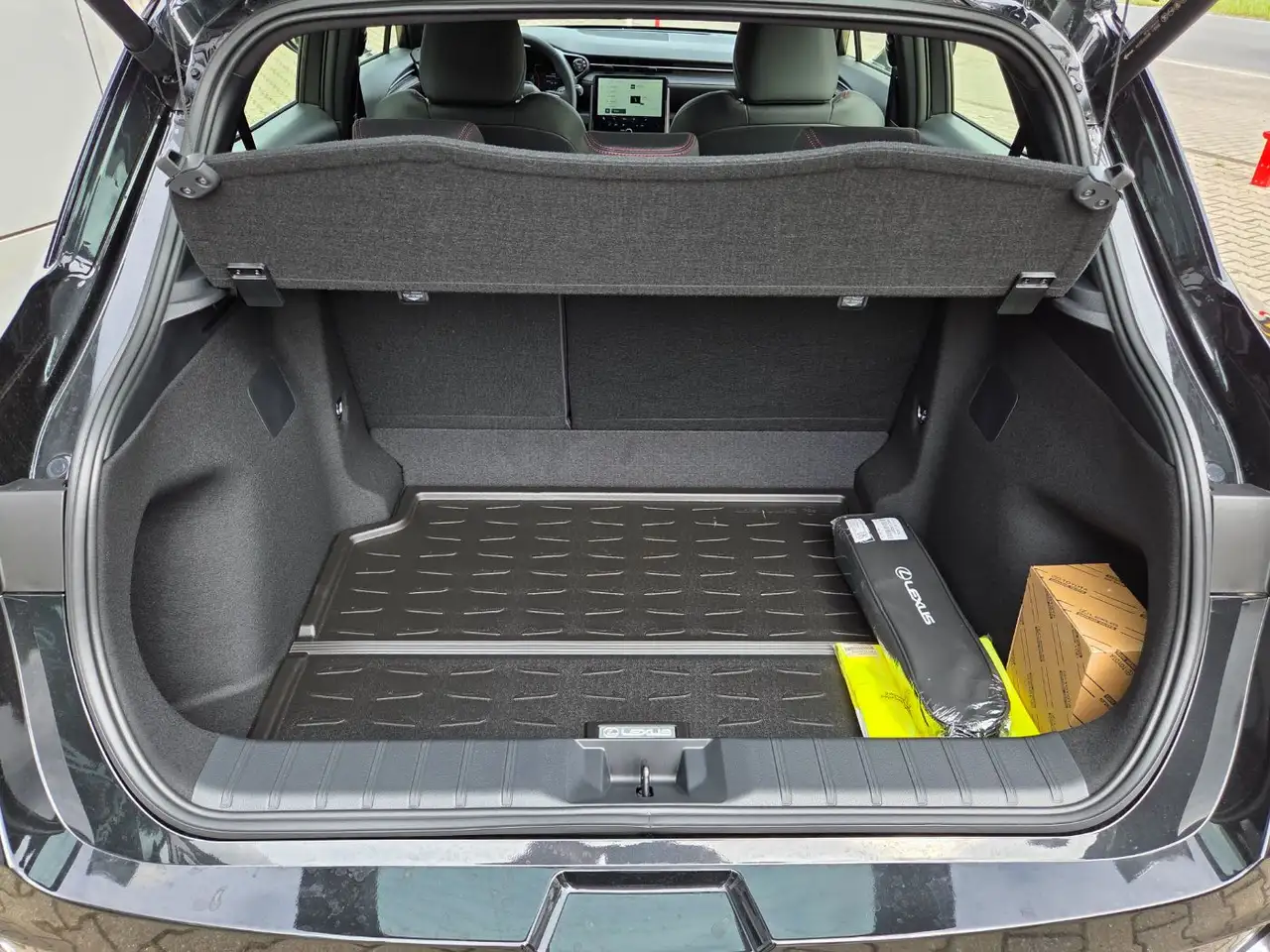 Lexus LBX 1,5 VVT-iE Elegant Black Edition 4X2 14