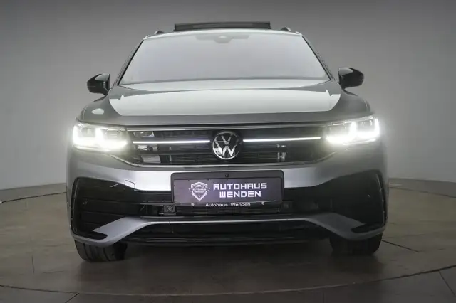 Volkswagen Tiguan Allspace view 2
