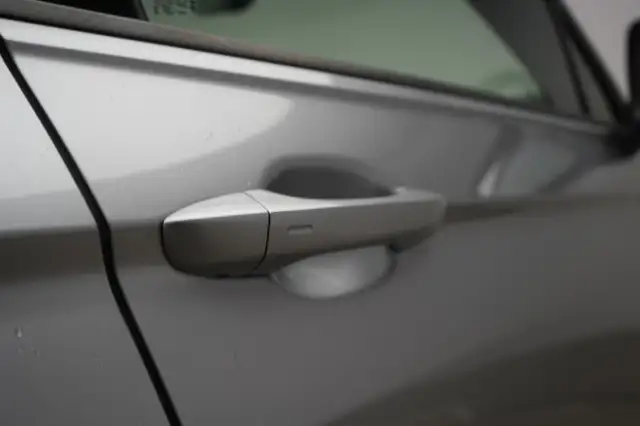 Volkswagen Tiguan Allspace view 12