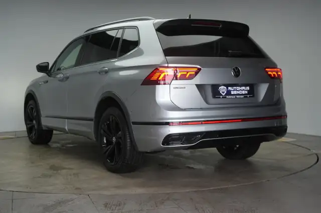 Volkswagen Tiguan Allspace view 4