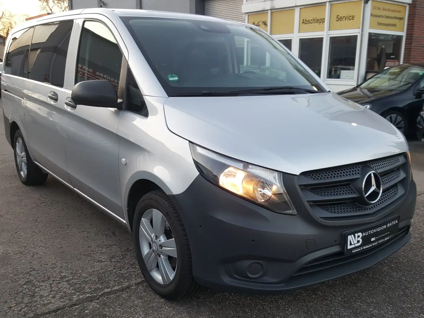 Mercedes-Benz Vito 114 CDI Tourer Lang Aut. PRO,NAVI,2xKlima,ALU,AHK Silber - 2