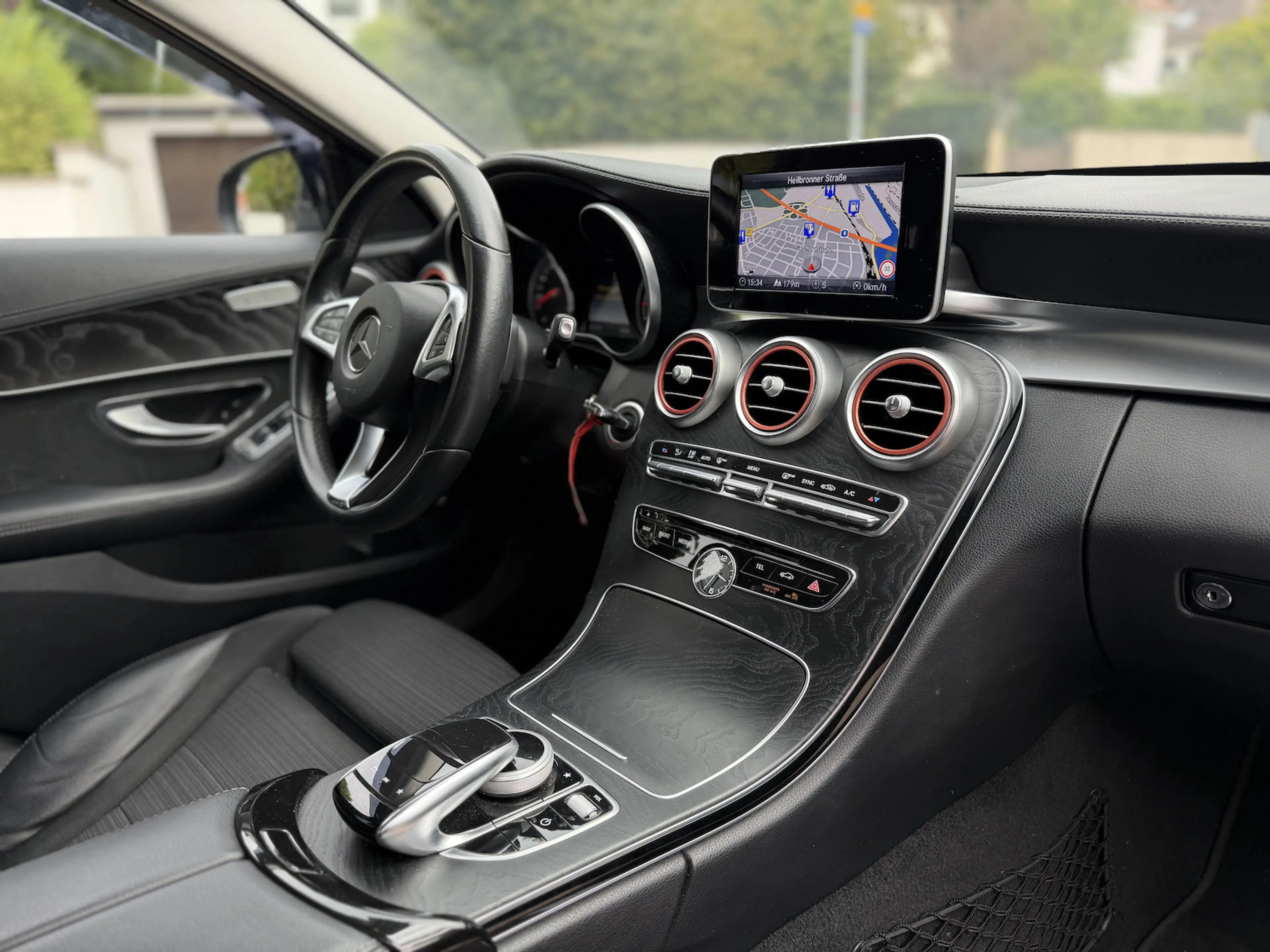 Mercedes-Benz C 250 AMG Line Limousine 360° Navi ACC — photo 4