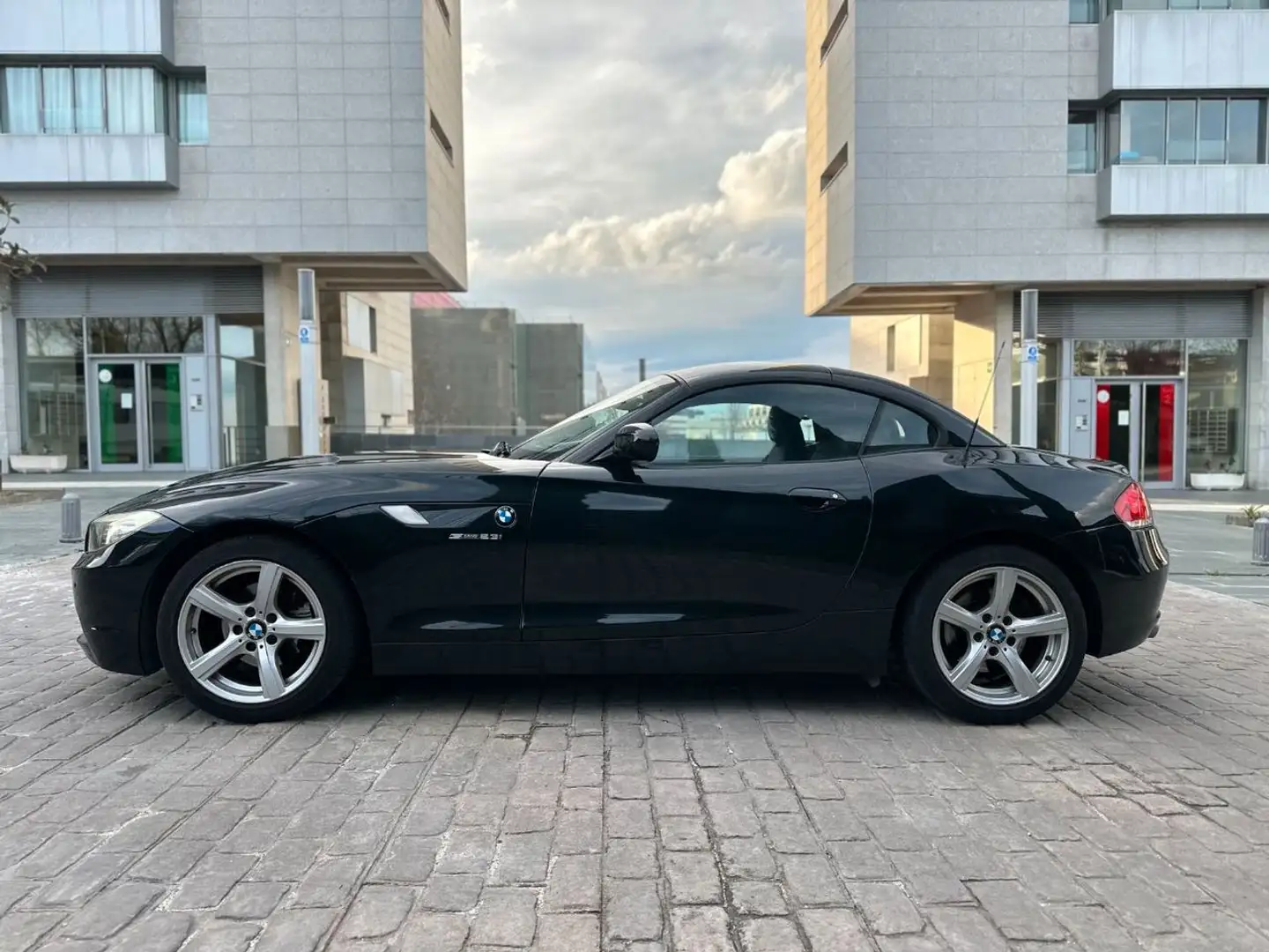 BMW Z4 sDrive23iA Чорний - 2