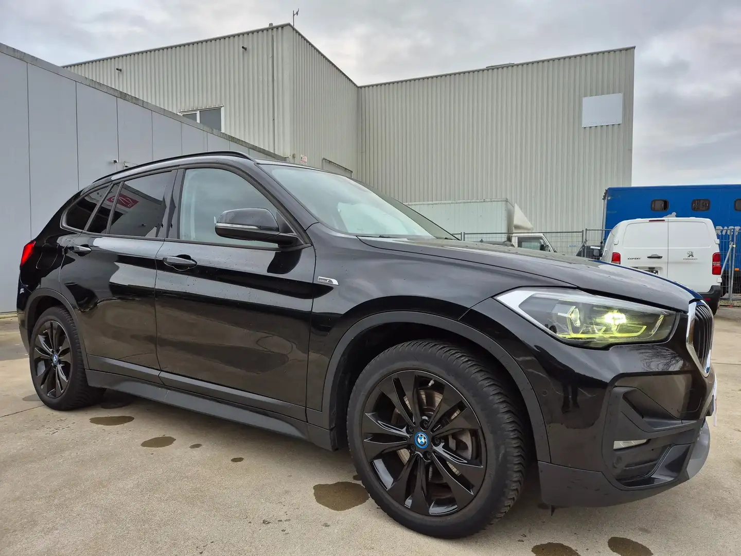 BMW X1 xDrive25e // 4WD // 220cv HYBRID // 2022 !! Noir - 1