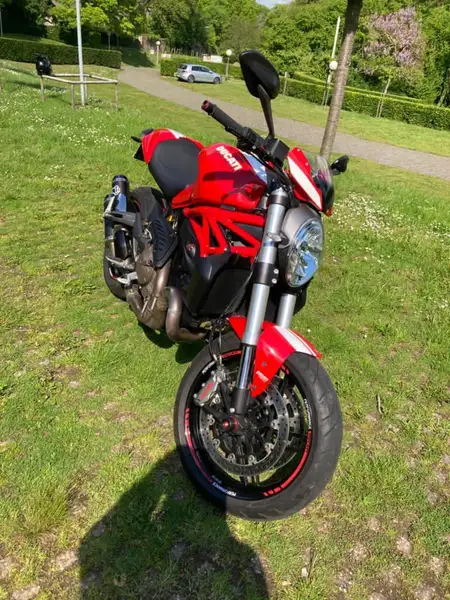 Ducati Monster 821 - foto 2