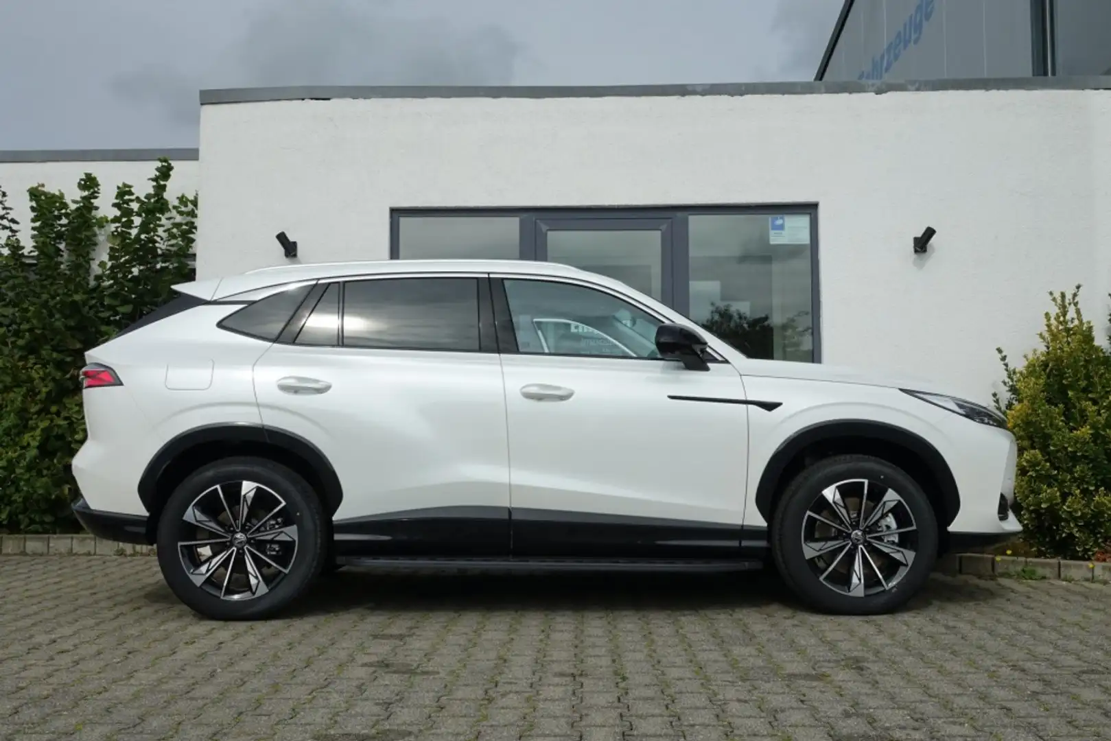 MG HS LUXURY PLUG-IN PHEV Leder/360°/el.Hklappe/AHK Weiß - 2