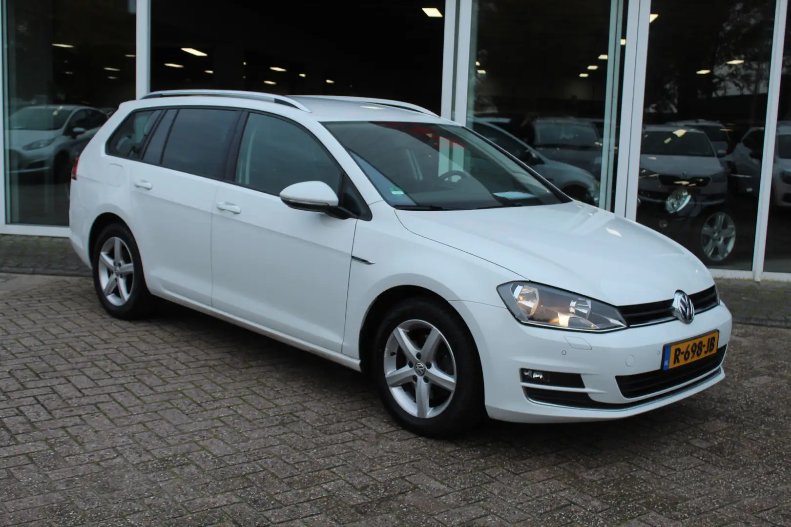 Volkswagen Golf Variant 1.2 TSI Highline//Navi//Stoelverwarming!! Wit - 2