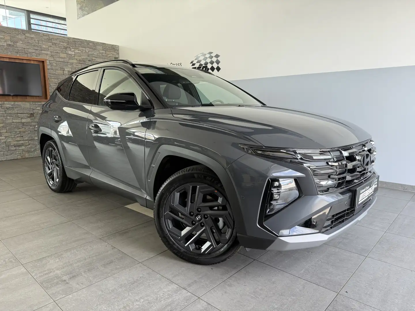 Hyundai TUCSON NX4 20th Anniversary 1,6 T-GDi PHEV 4WD AT Schwarz - 1