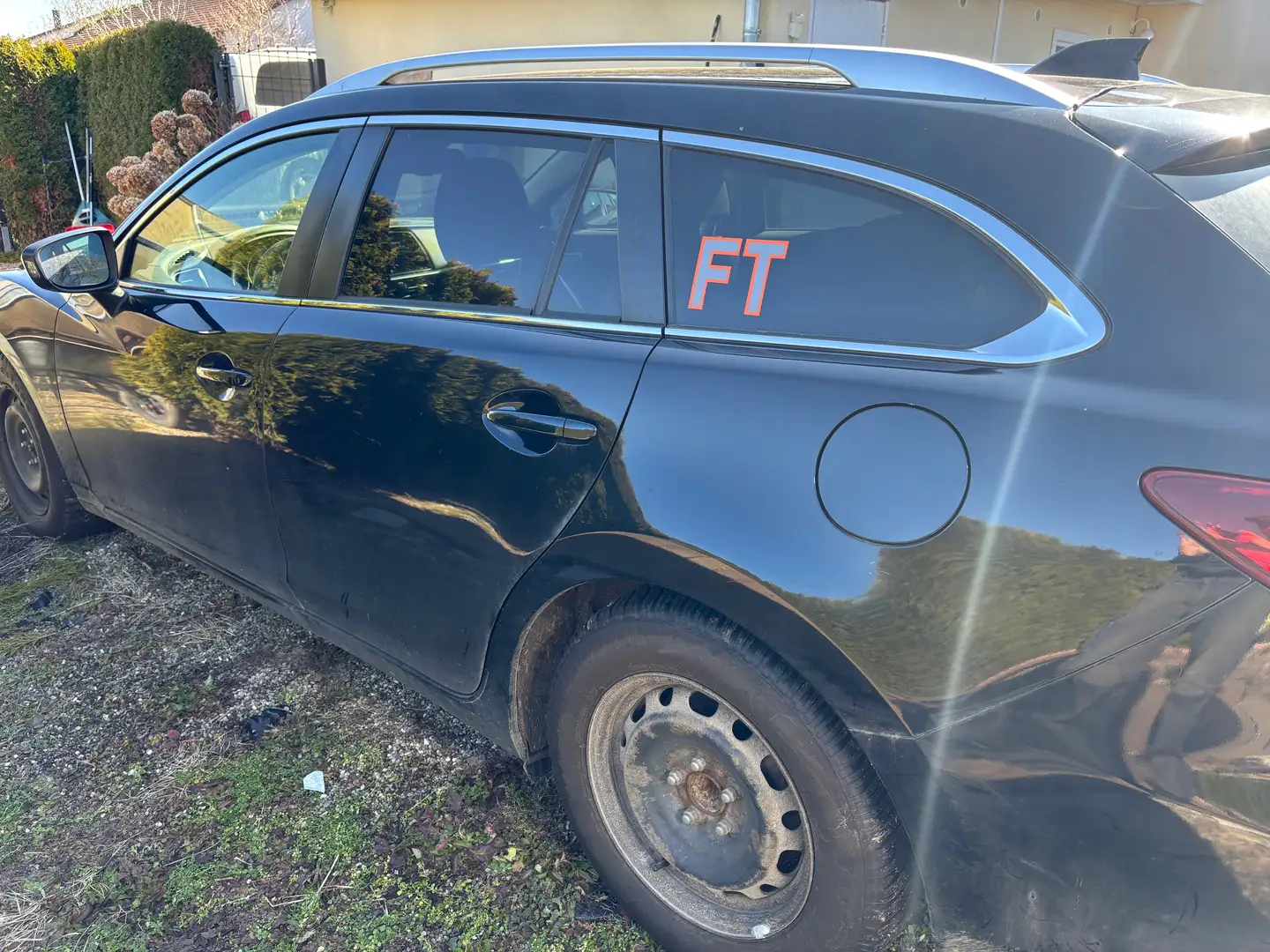 Mazda 6 6  2.2 Kombi SKYACTIV-D Aut. Center-Line Černá - 2