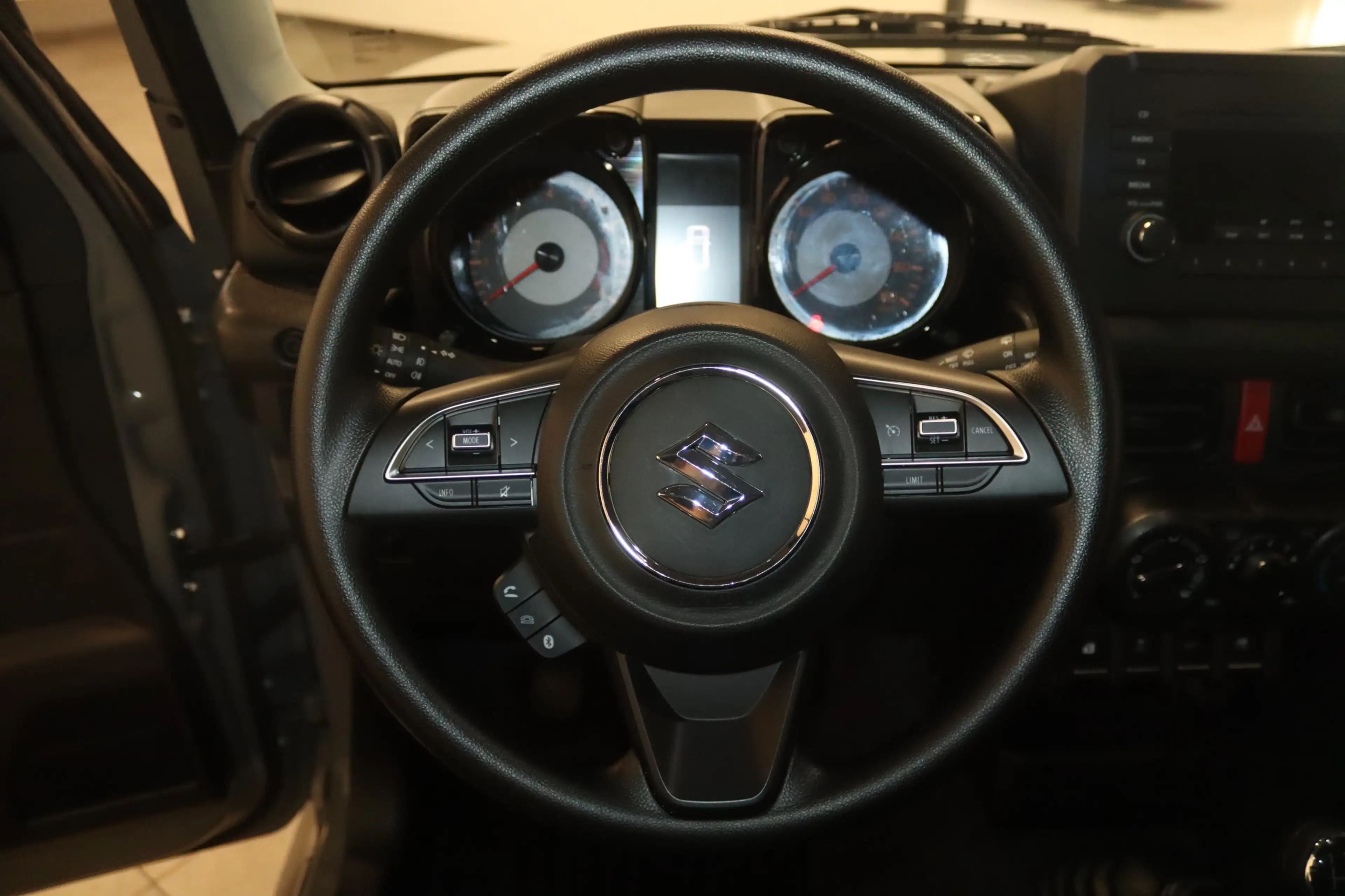 Suzuki Jimny Comfort AllGrip-Telefon-Spurhalte-SHZ-MFL- — photo 11