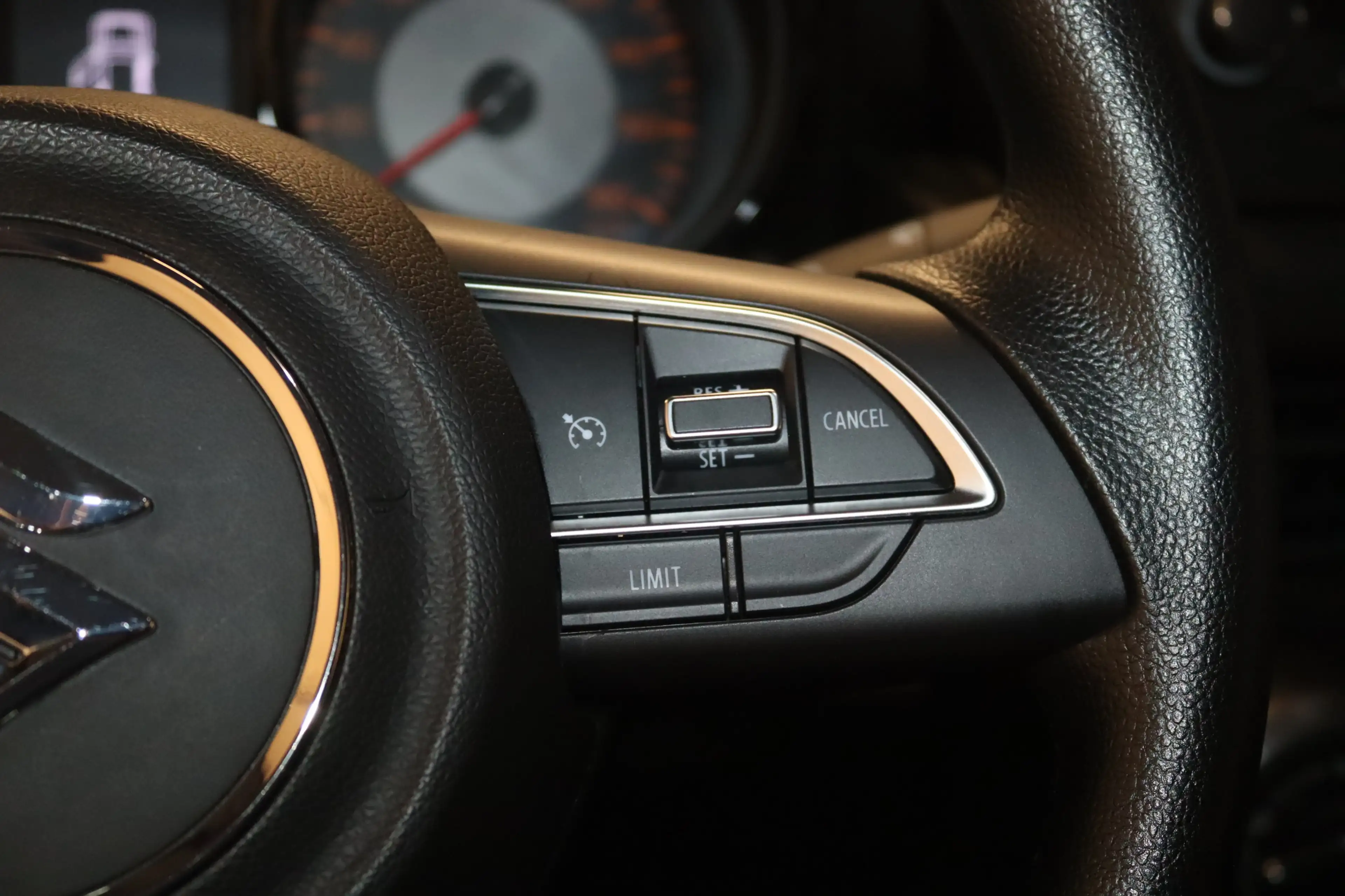 Suzuki Jimny Comfort AllGrip-Telefon-Spurhalte-SHZ-MFL- — photo 13