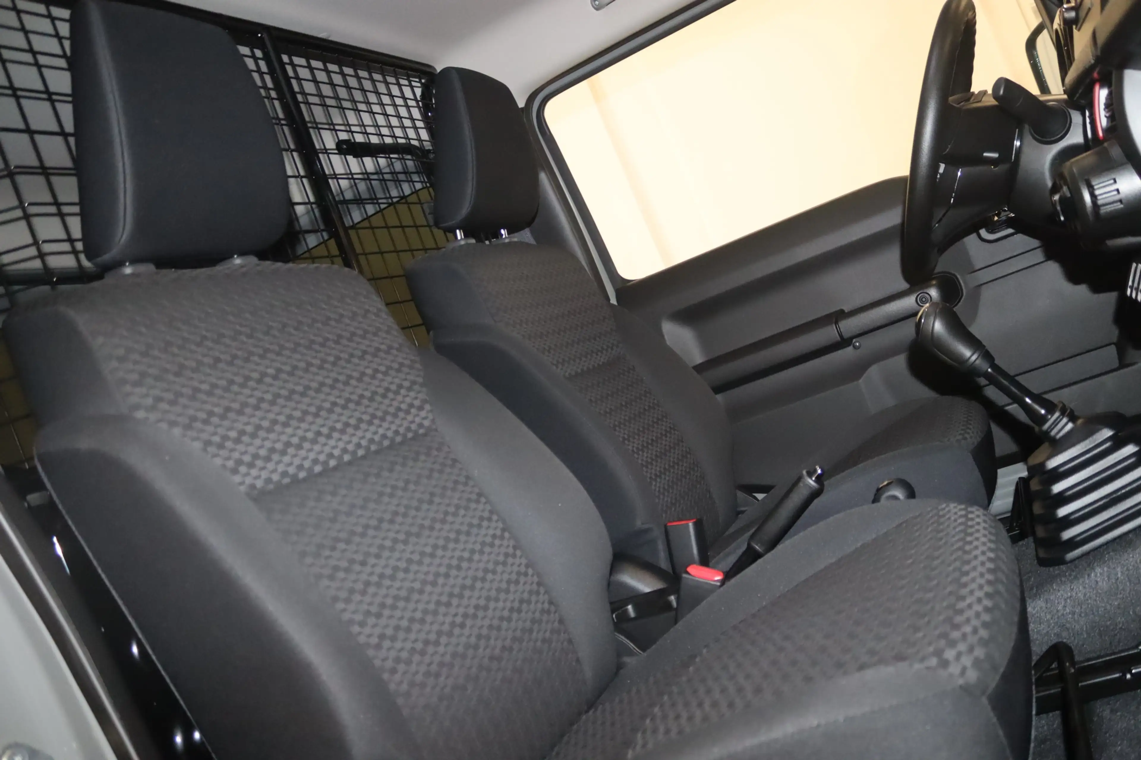 Suzuki Jimny Comfort AllGrip-Telefon-Spurhalte-SHZ-MFL- — photo 15