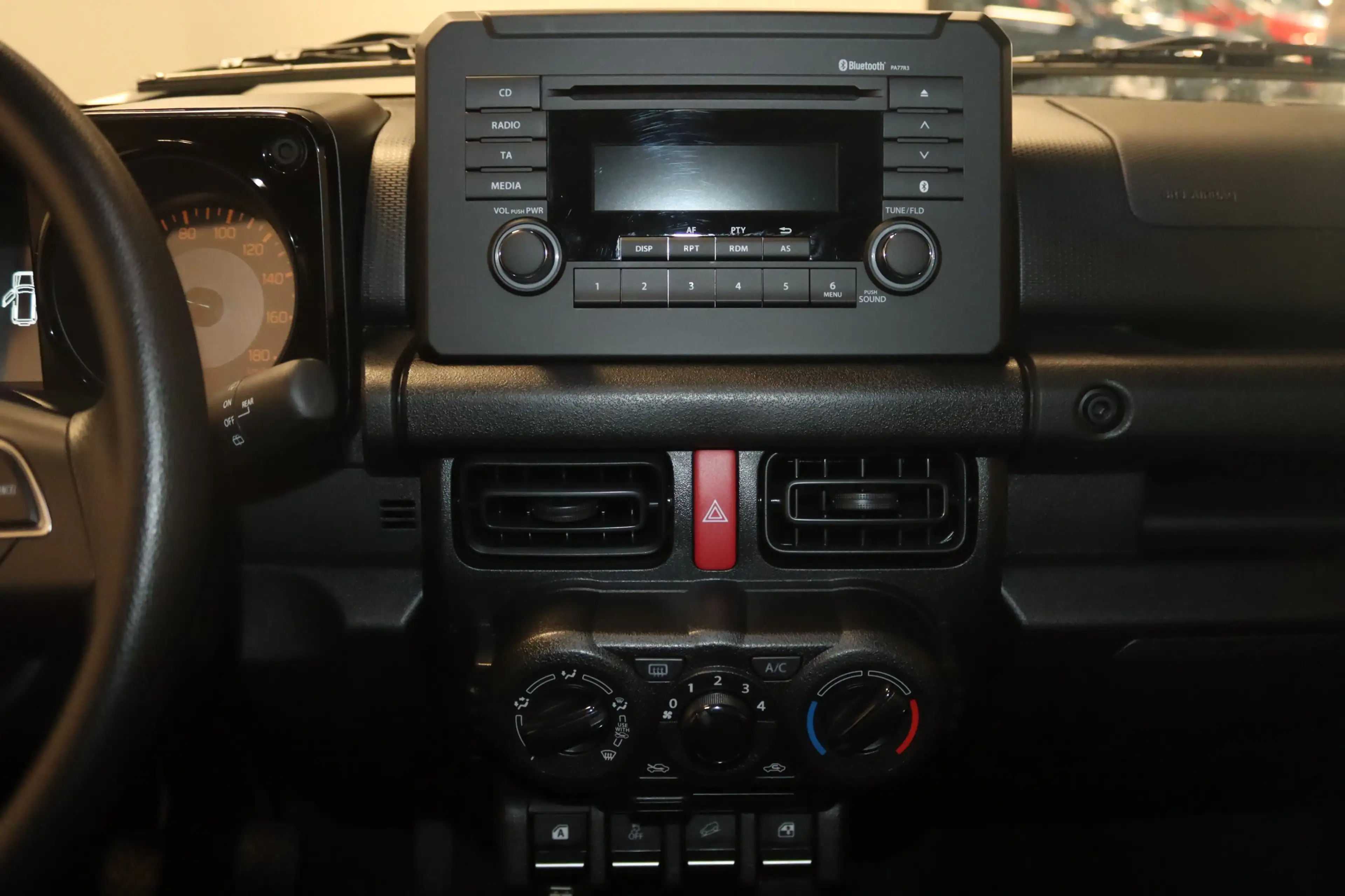 Suzuki Jimny Comfort AllGrip-Telefon-Spurhalte-SHZ-MFL- — photo 14