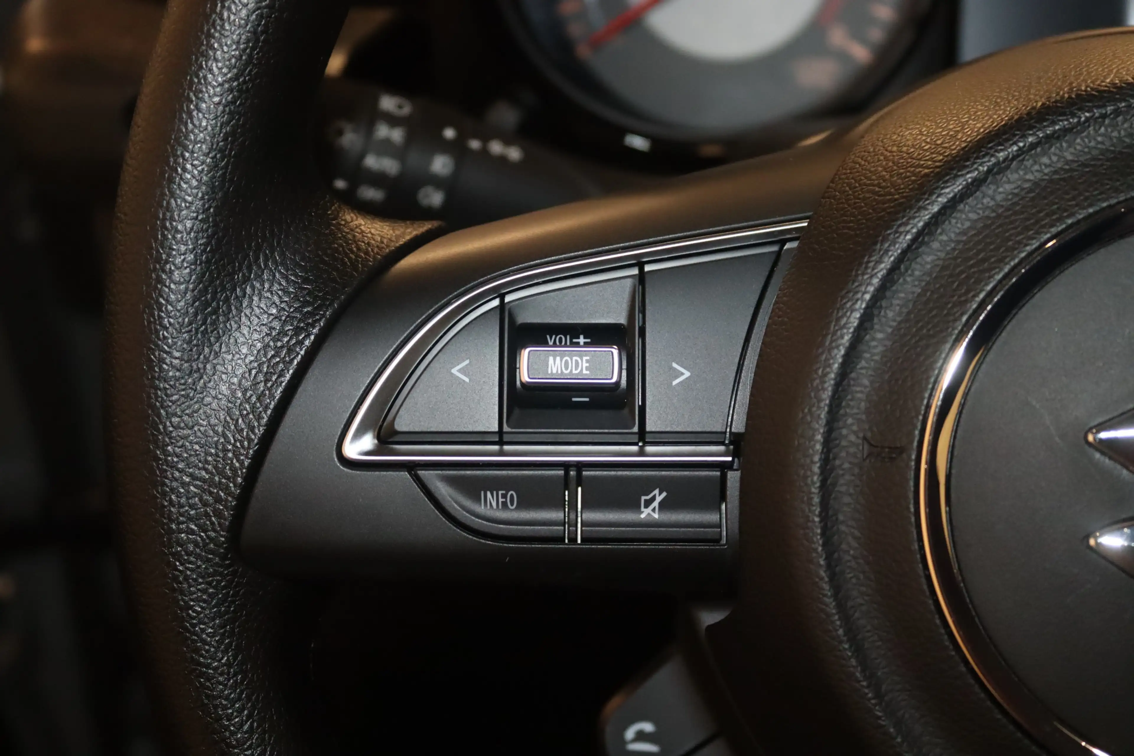 Suzuki Jimny Comfort AllGrip-Telefon-Spurhalte-SHZ-MFL- — photo 12
