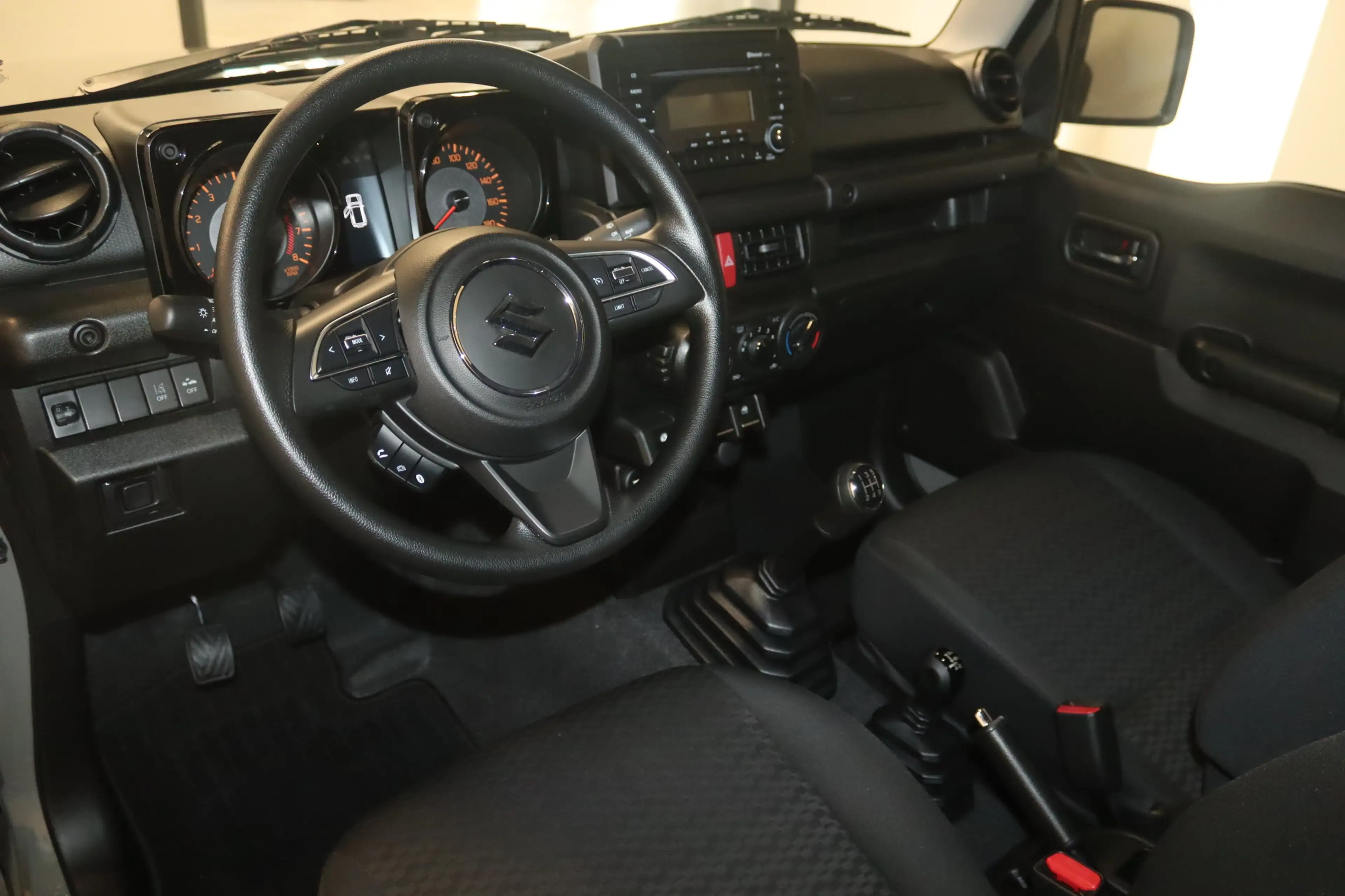 Suzuki Jimny Comfort AllGrip-Telefon-Spurhalte-SHZ-MFL- — photo 9