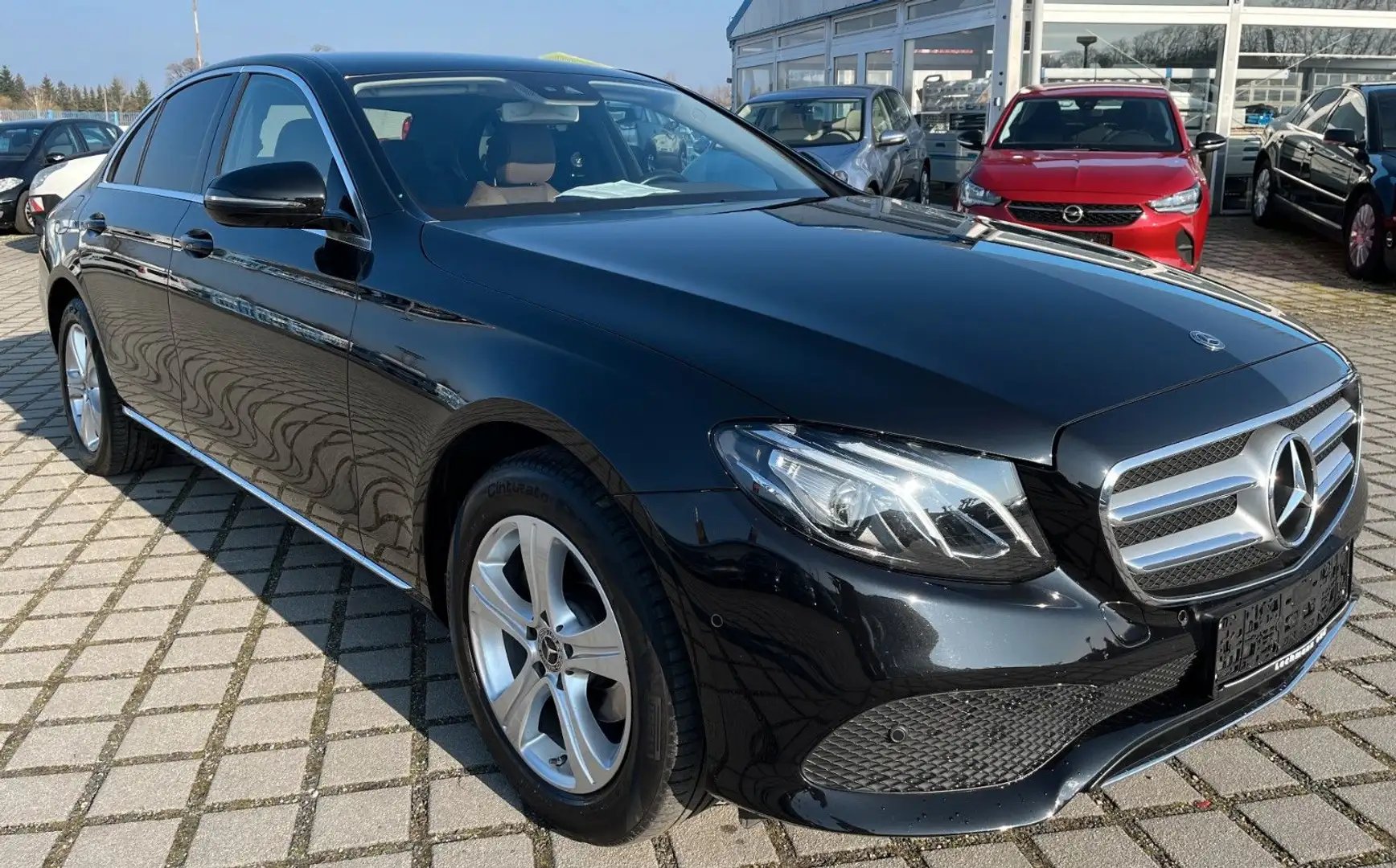 Mercedes-Benz E 220 d Lim. Avantgarde 9G|LED|SHZ|Temp. Noir - 1