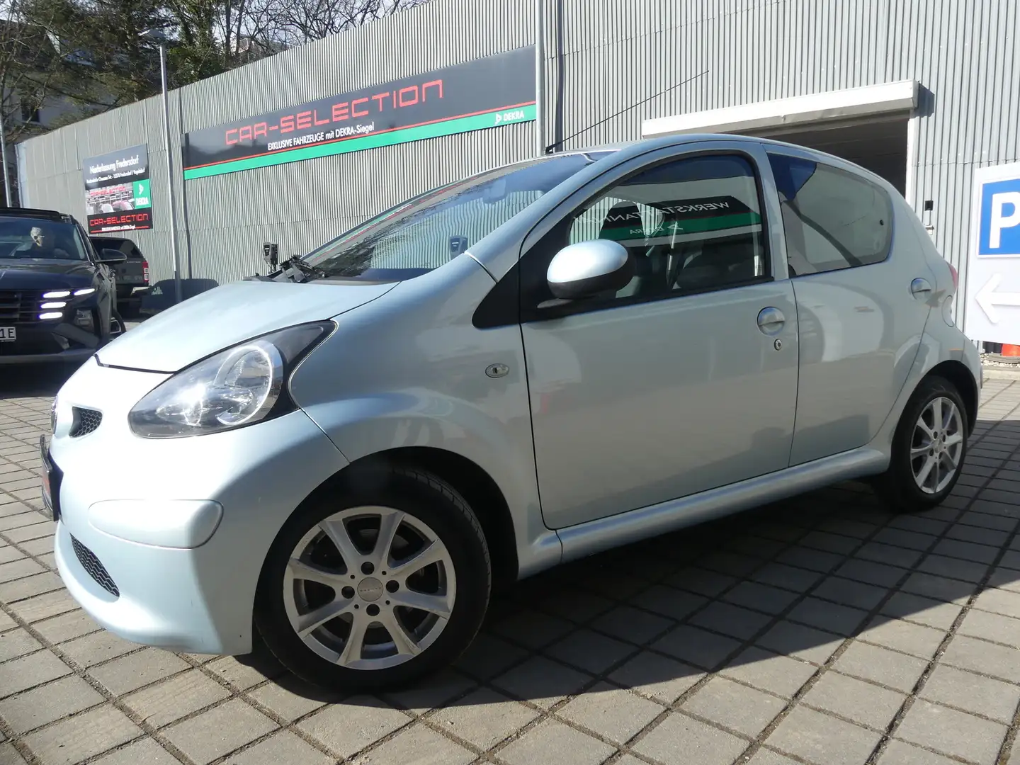 Toyota Aygo 1.0 City 4Türig KLIMA/TÜV/09/2027 Silber - 2