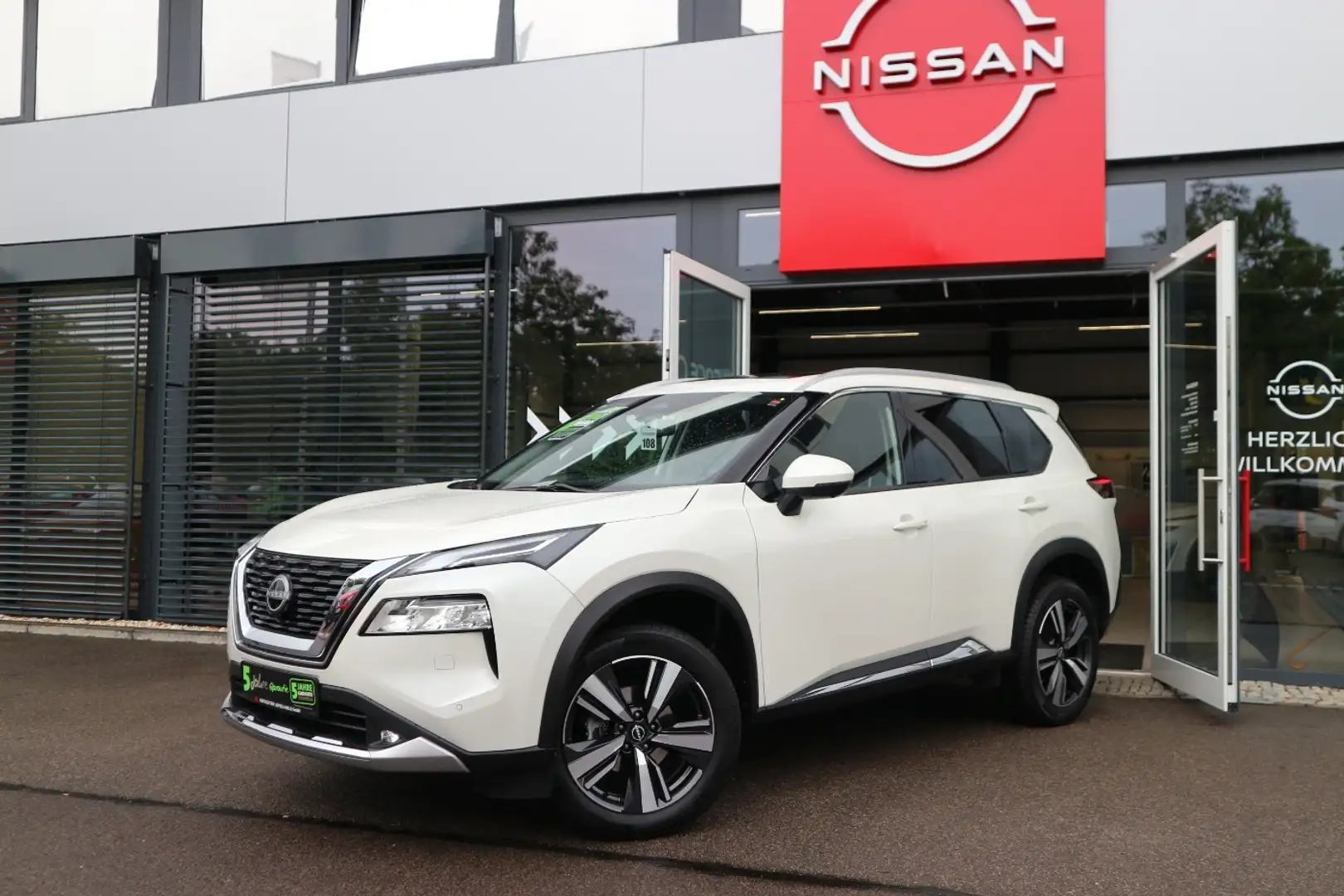 Nissan X-Trail 1.5 VC-T MHEV Tekna+ Pano Leder HUD Bose Wit - 2