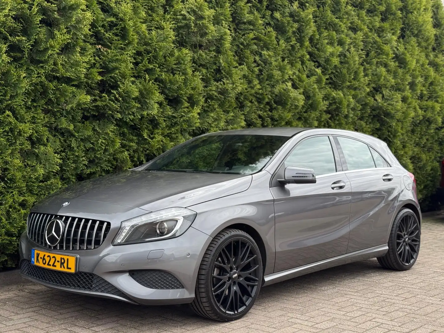 Mercedes-Benz A 180 Ambition Navigatie Gris - 1