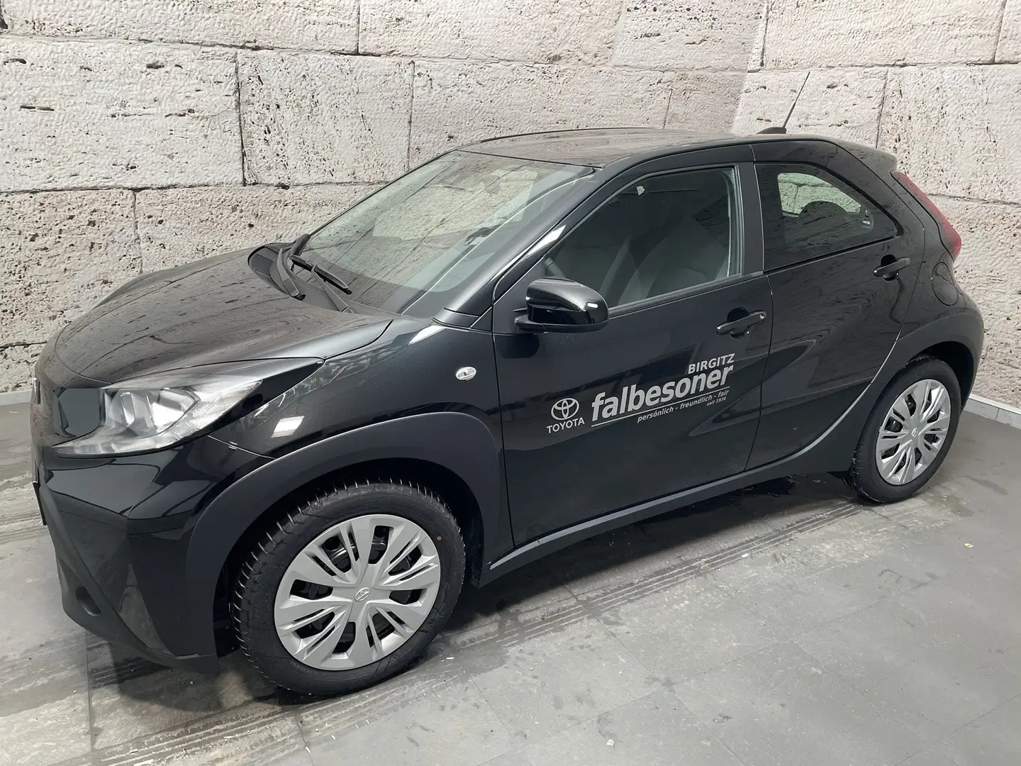Toyota Aygo X 1,0 VVT-i x-play Nero - 2
