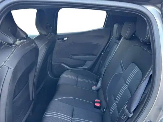 Renault Clio view 15