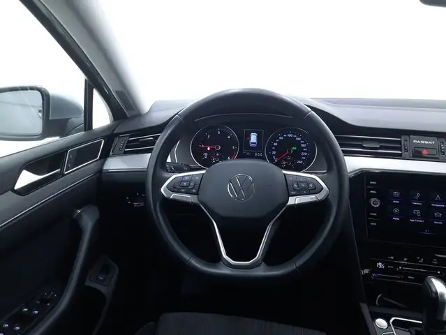 Volkswagen Passat view 11