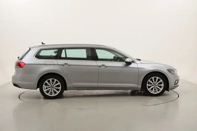 Volkswagen Passat view 6