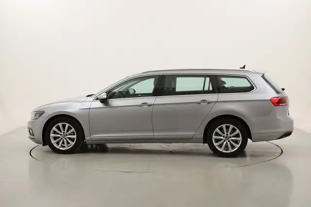 Volkswagen Passat view 2