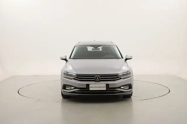 Volkswagen Passat view 8