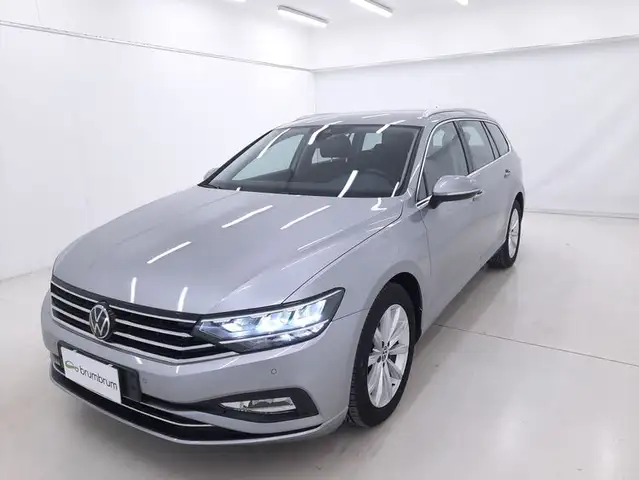 Volkswagen Passat view 9