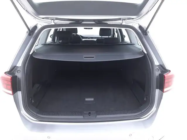 Volkswagen Passat view 14