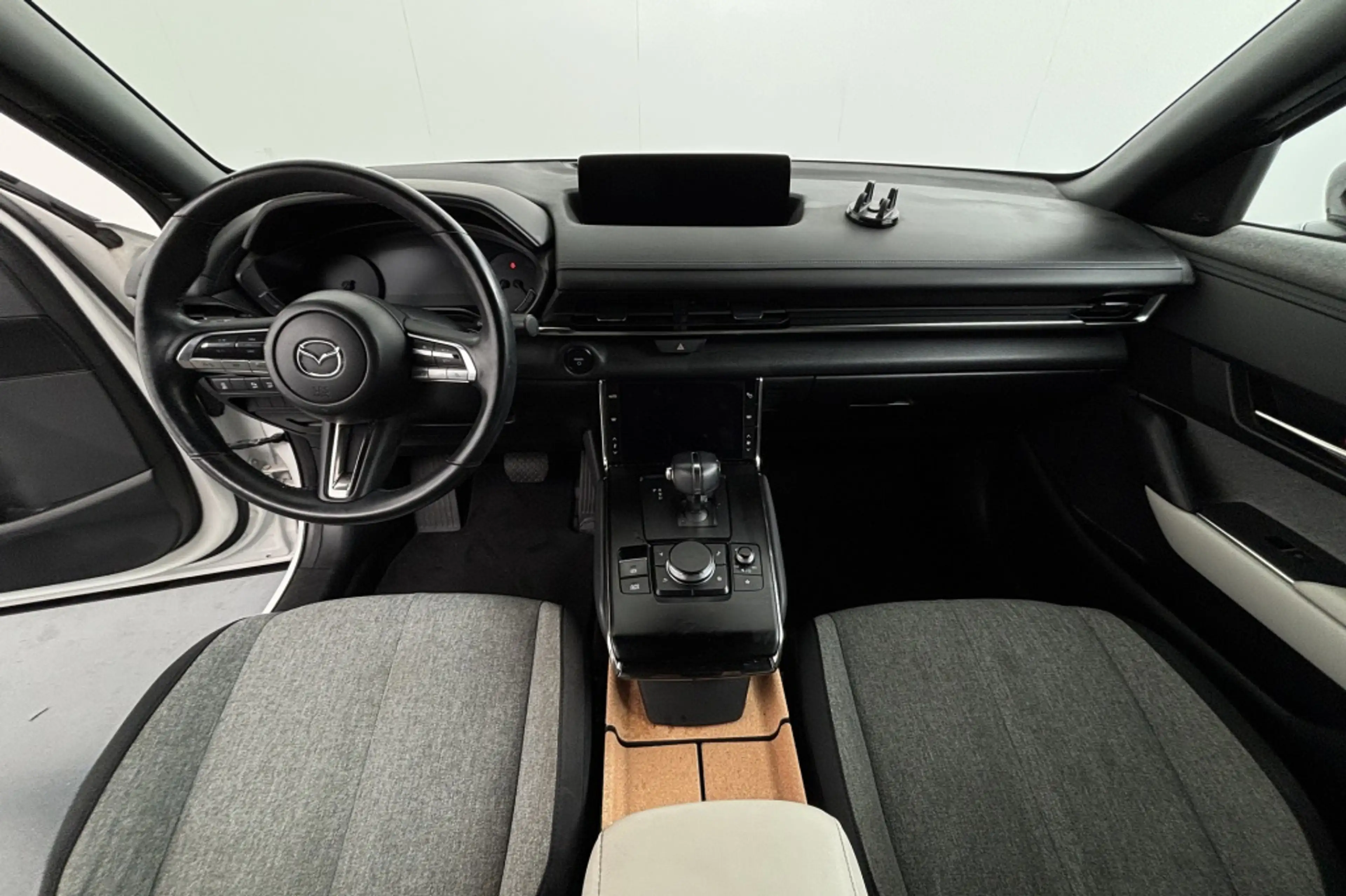 Mazda MX-30 e-SkyActiv 145 Comfort — photo 2