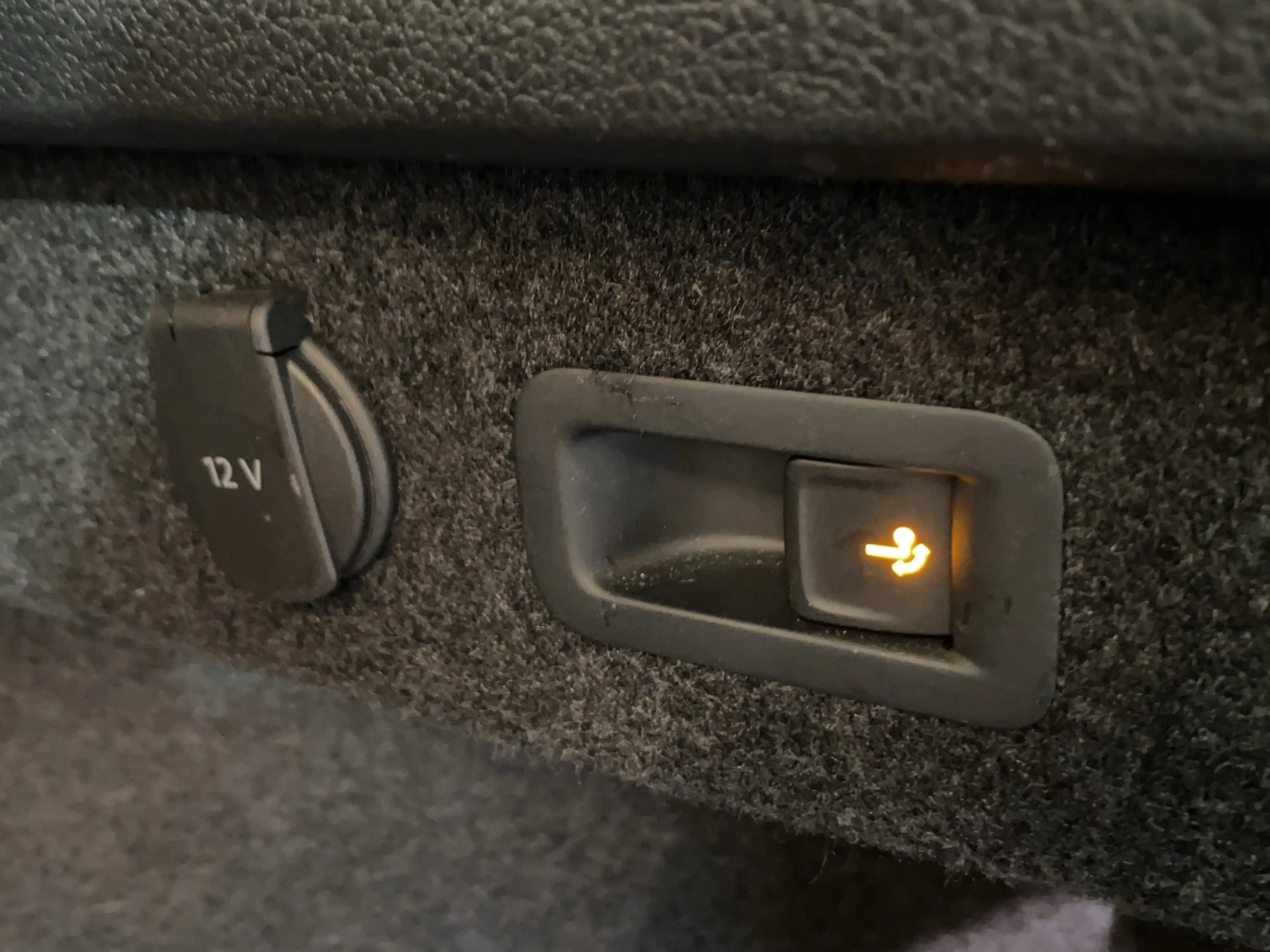 Volkswagen Passat Variant 2.0 TDI 4Motion Elegance R-Line / Navi — photo 16