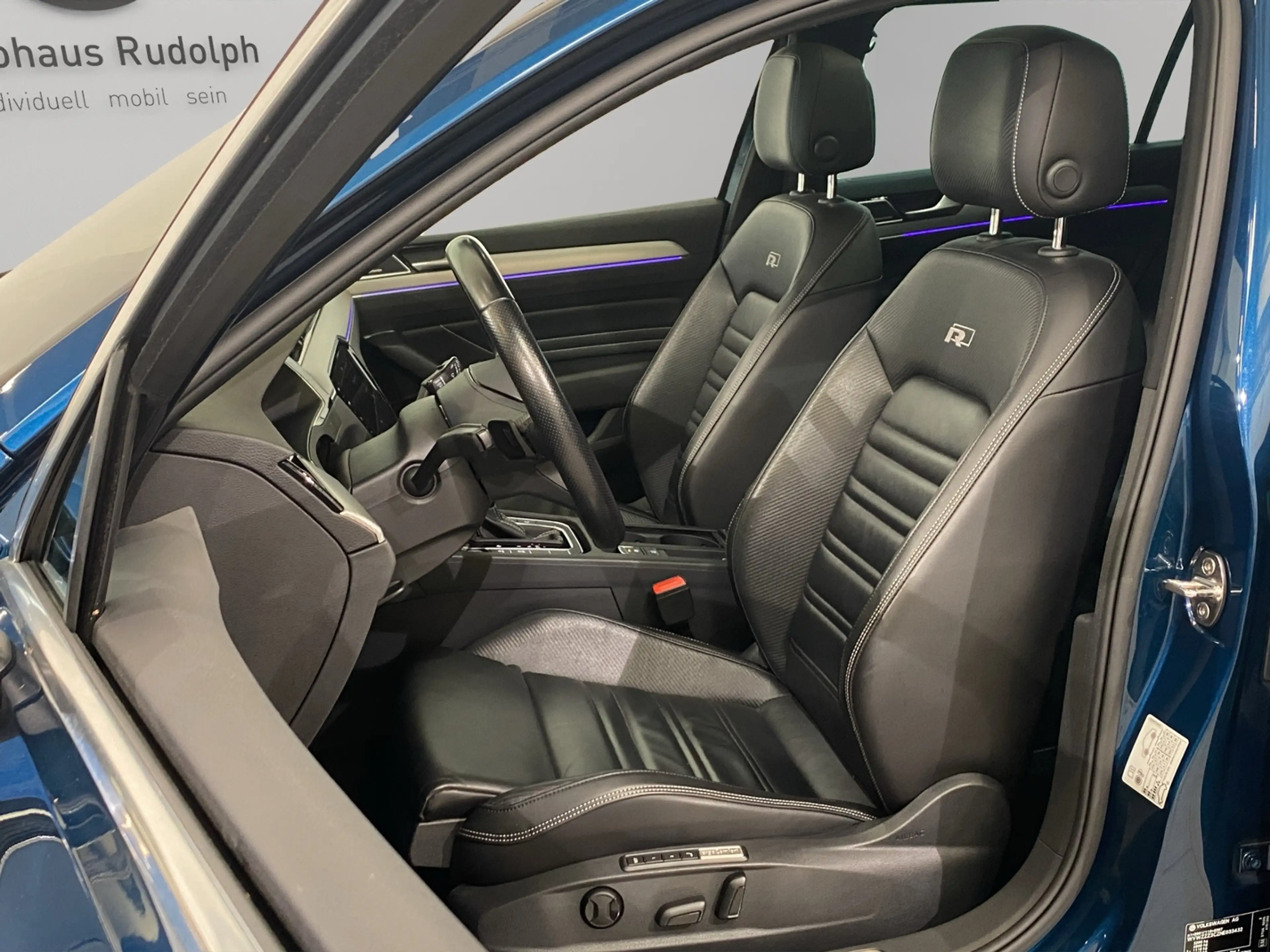 Volkswagen Passat Variant 2.0 TDI 4Motion Elegance R-Line / Navi — photo 5