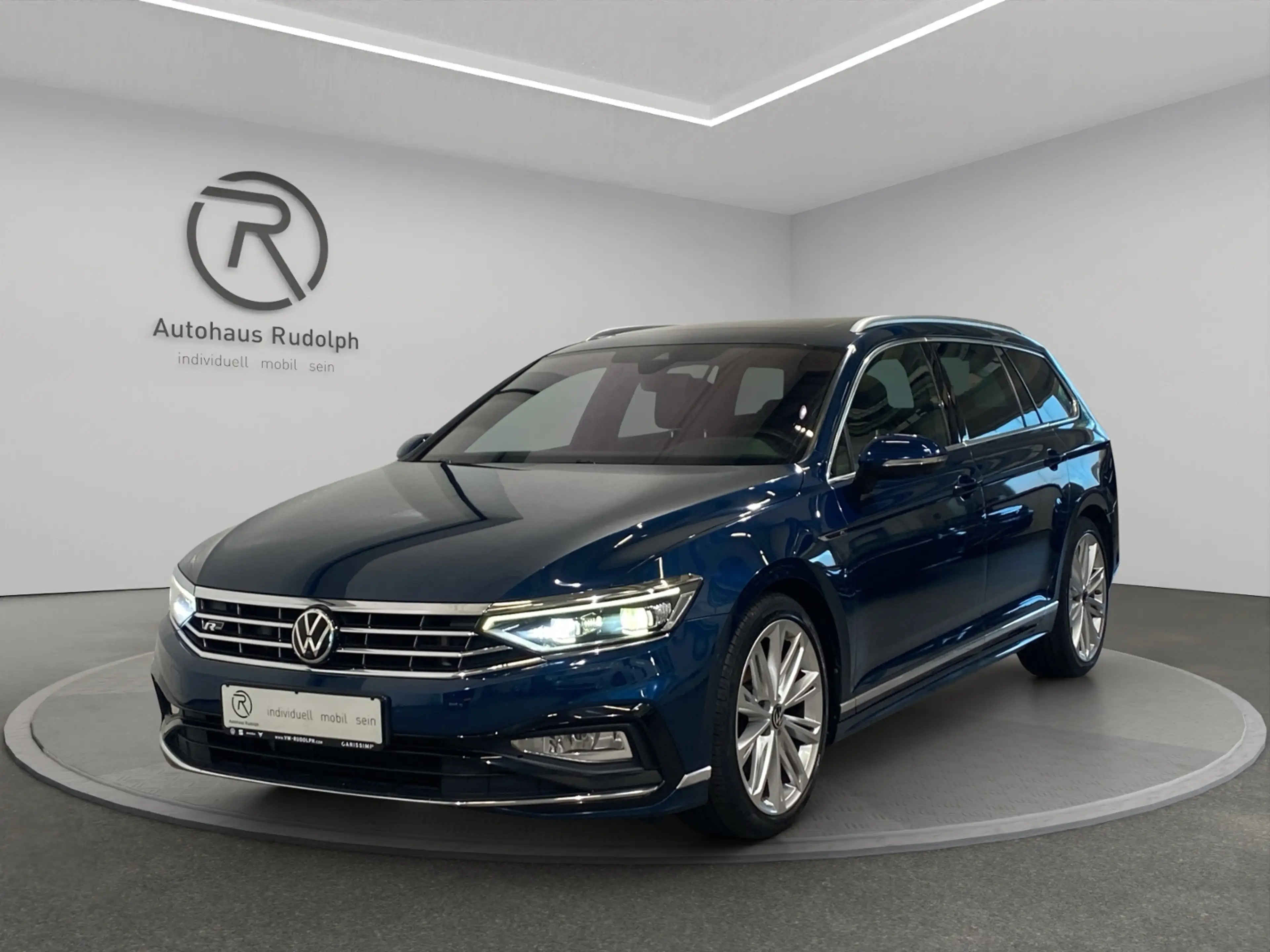 Volkswagen Passat Variant 2.0 TDI 4Motion Elegance R-Line / Navi — photo 2