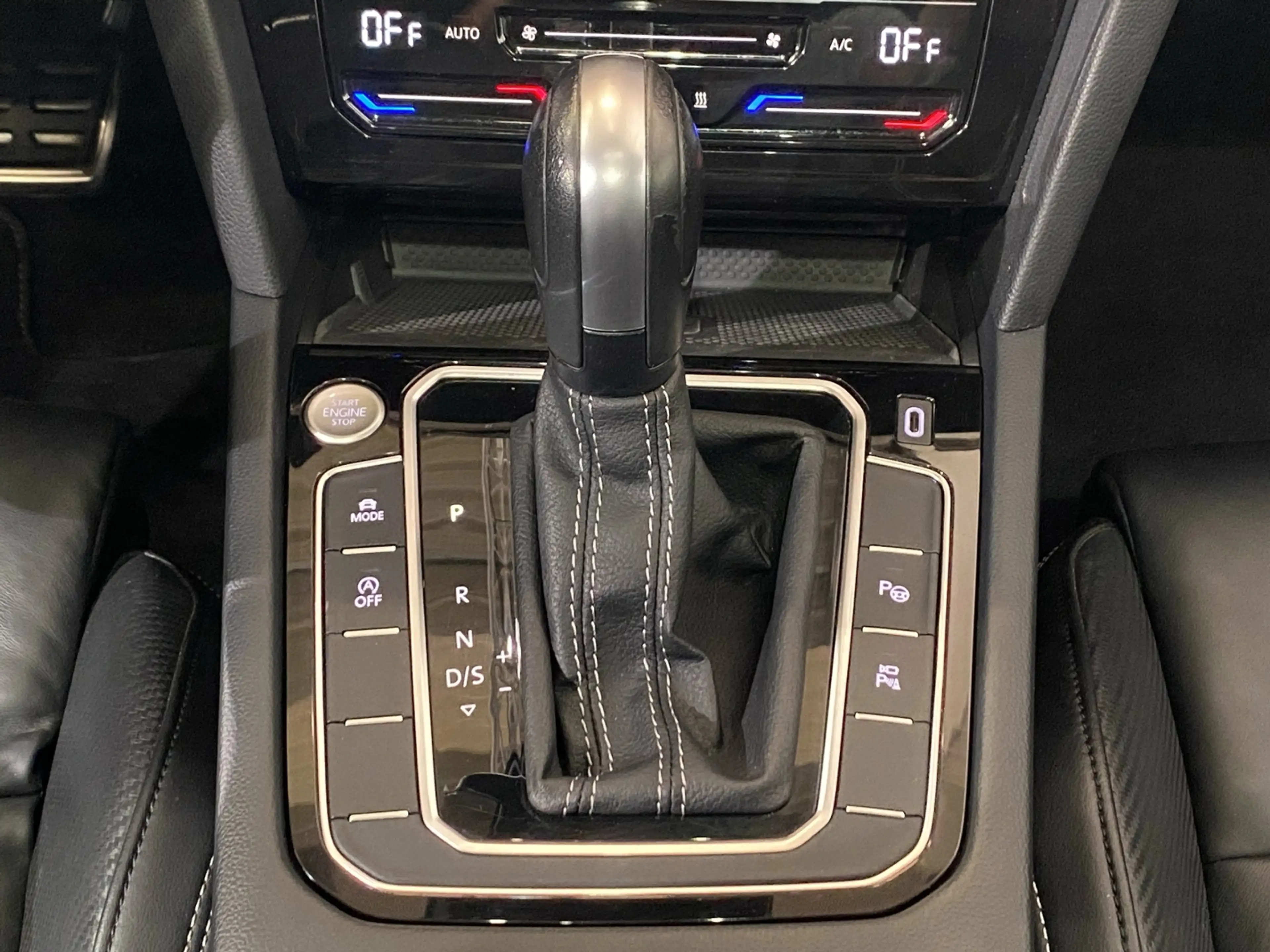 Volkswagen Passat Variant 2.0 TDI 4Motion Elegance R-Line / Navi — photo 8
