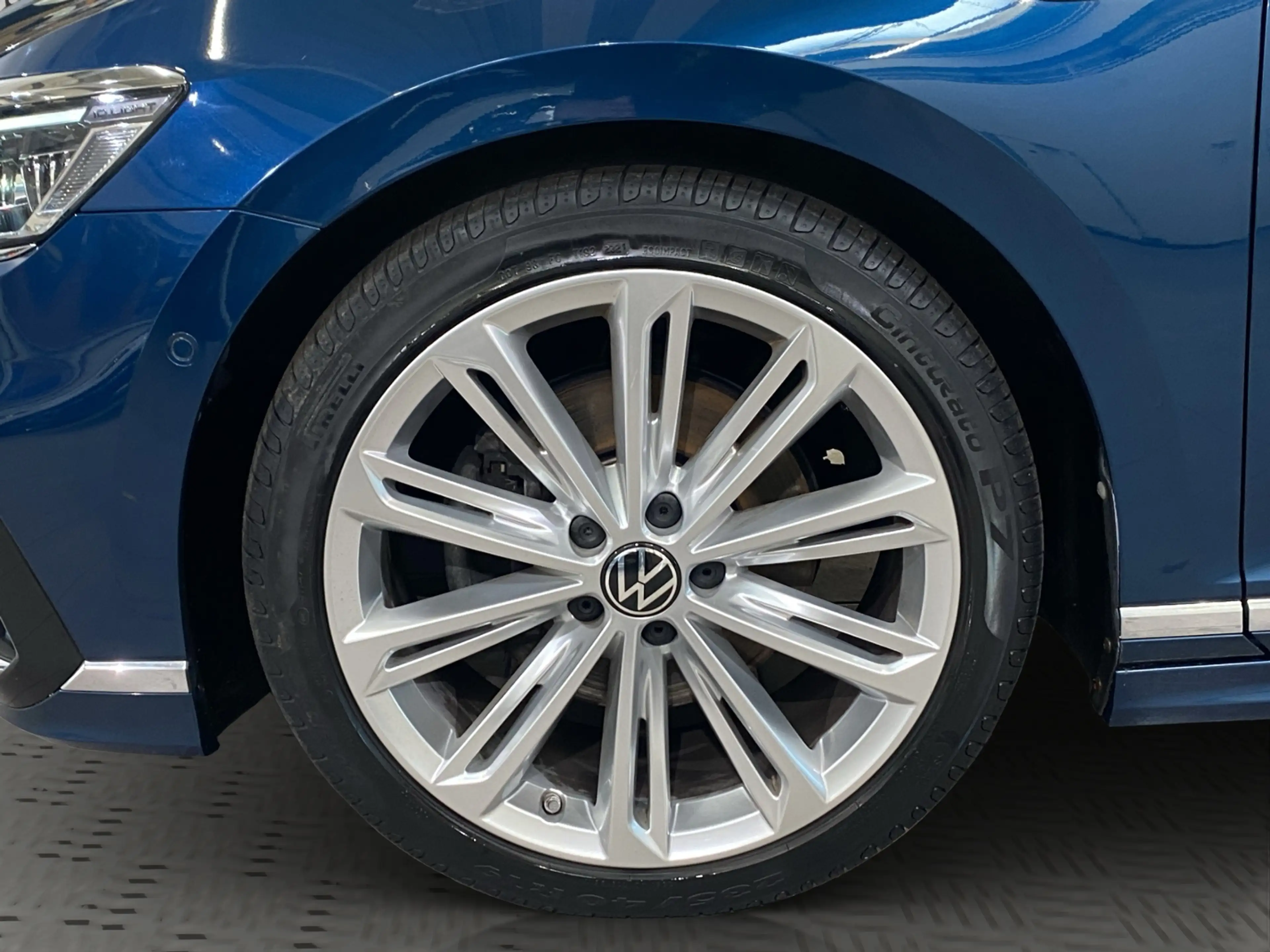 Volkswagen Passat Variant 2.0 TDI 4Motion Elegance R-Line / Navi — photo 18