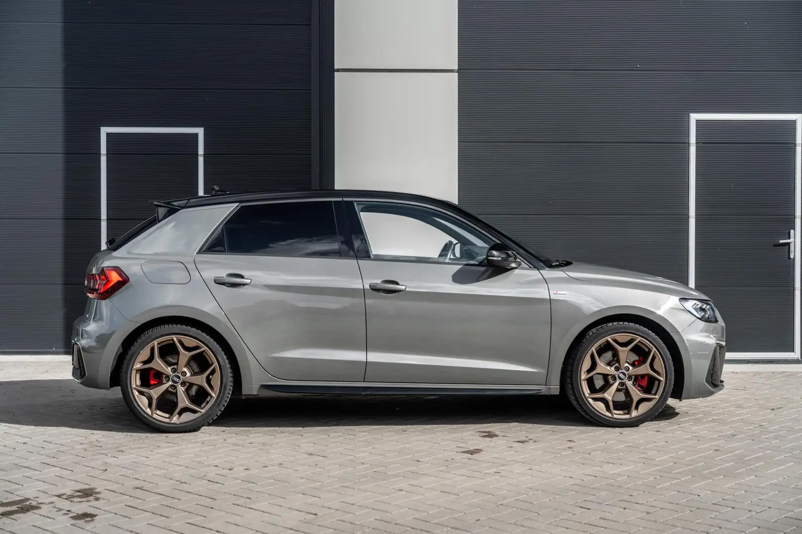 Audi A1 Sportback 35 TFSI S Line Adaptief|Sfeer|LED|BOMVOL Grijs - 2