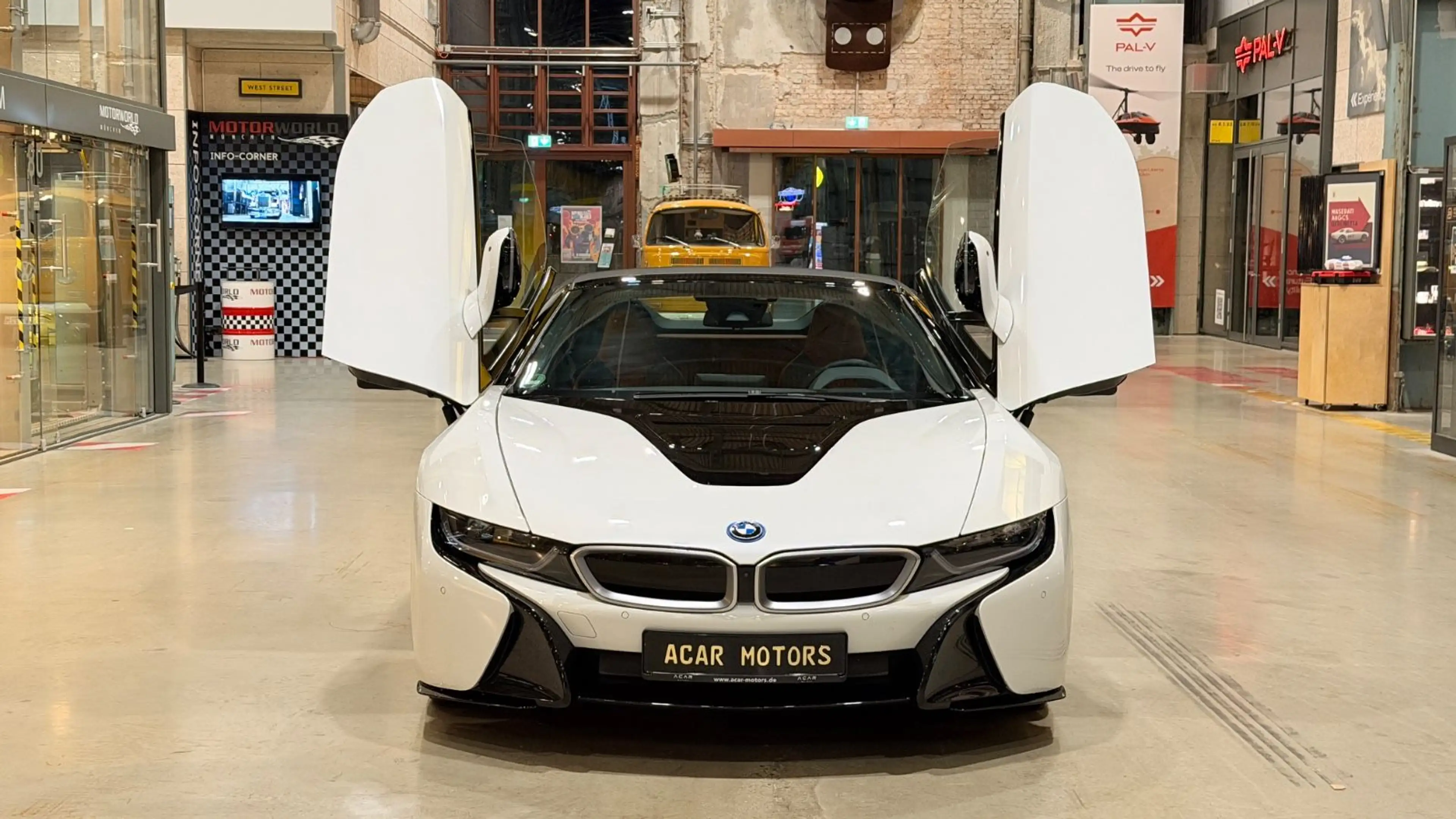 BMW i8 Roadster LEDER*KERAMIK*LED*HUD*grosserTank — photo 2