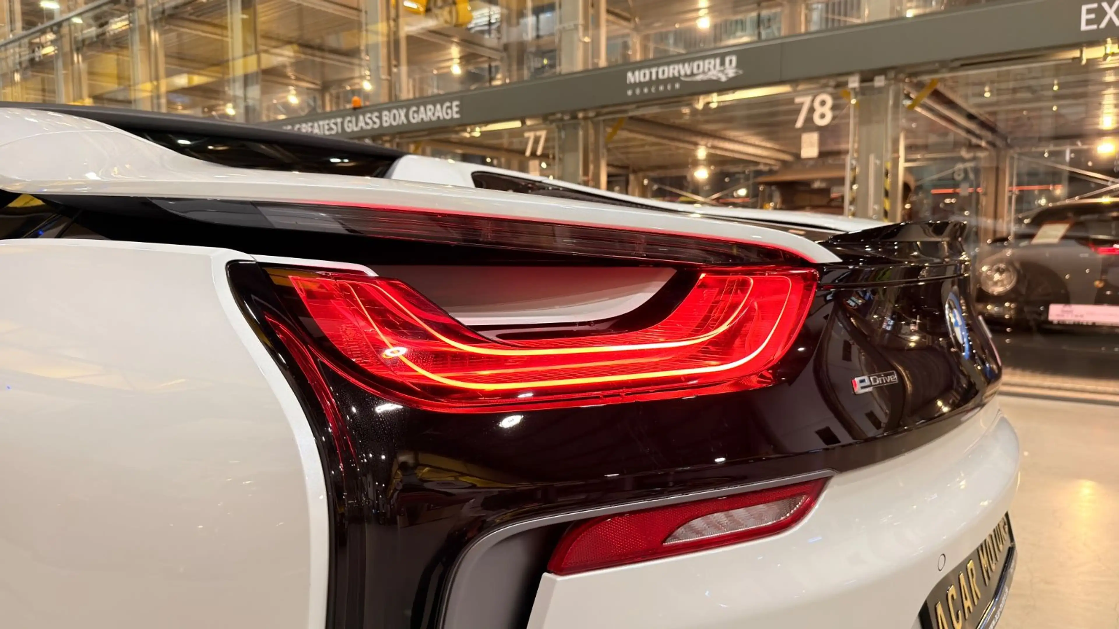 BMW i8 Roadster LEDER*KERAMIK*LED*HUD*grosserTank — photo 14