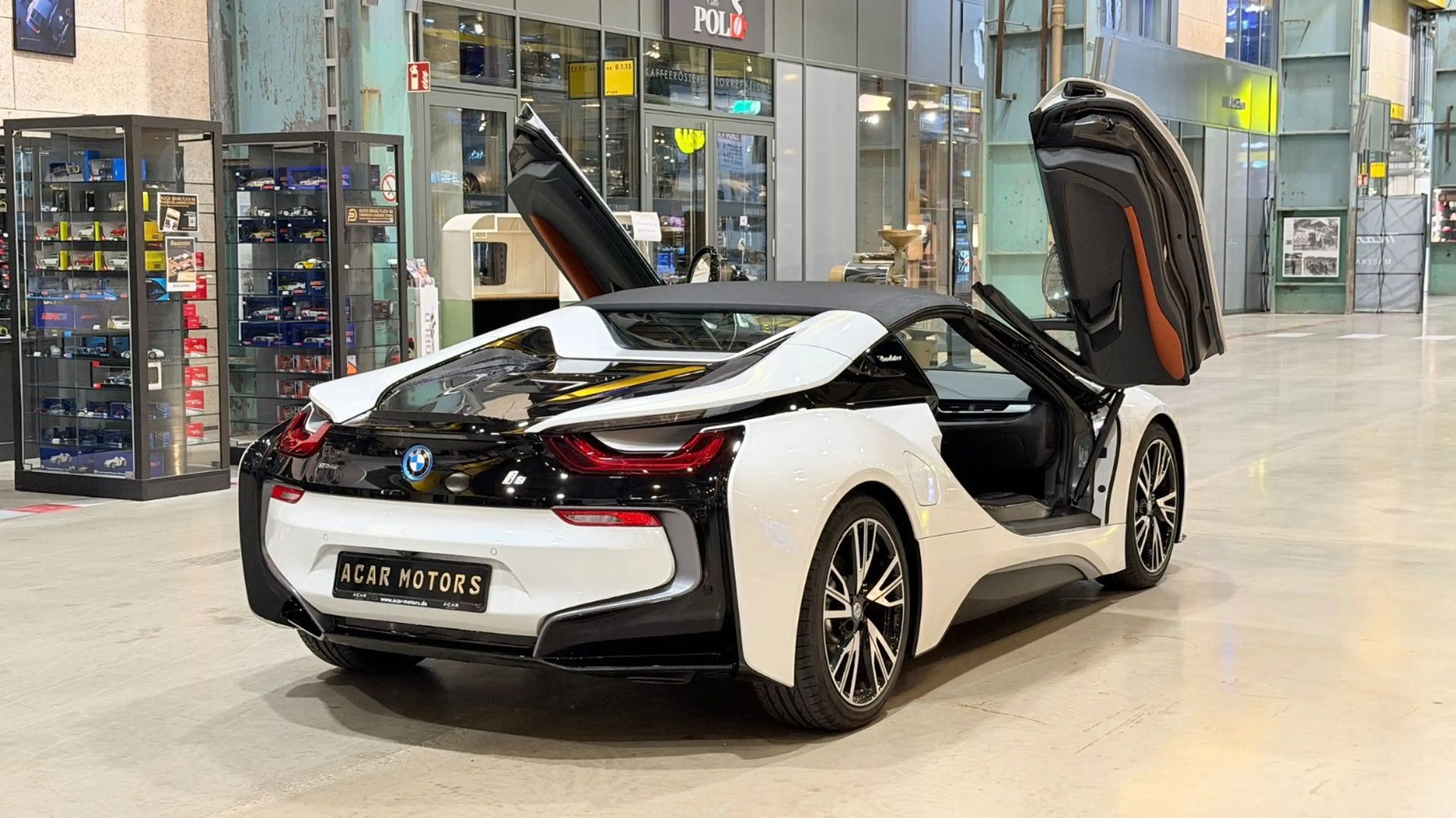 BMW i8 Roadster LEDER*KERAMIK*LED*HUD*grosserTank — photo 6
