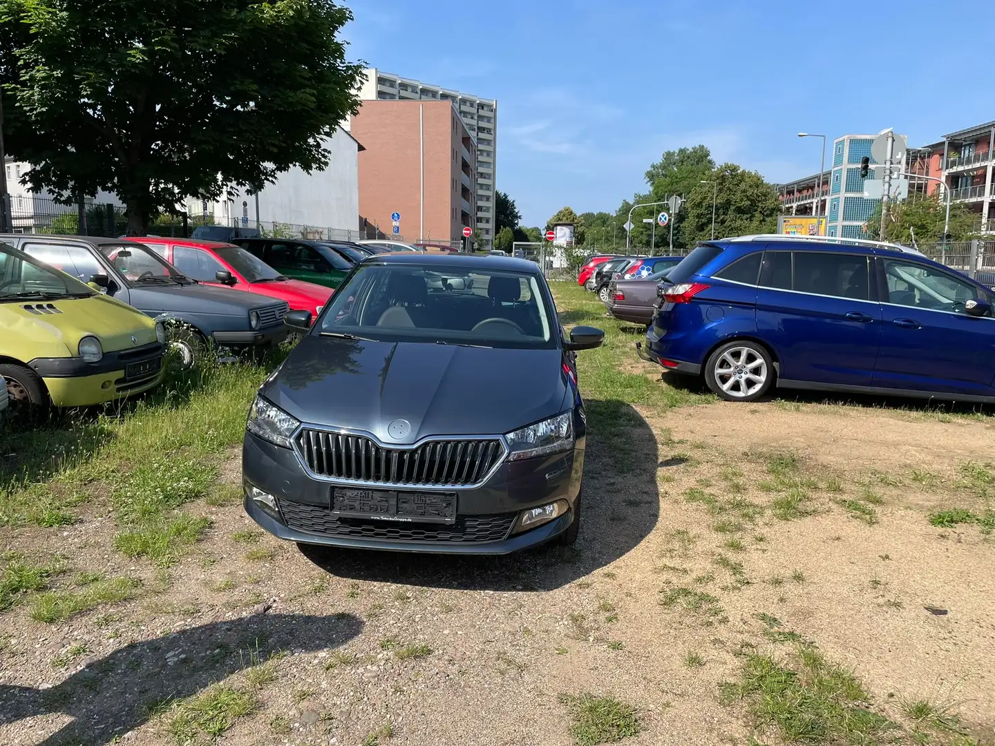 Skoda Fabia 1.0 MPI, Cool Plus, Enjoy-Paket, Klima, Facelift Grau - 1