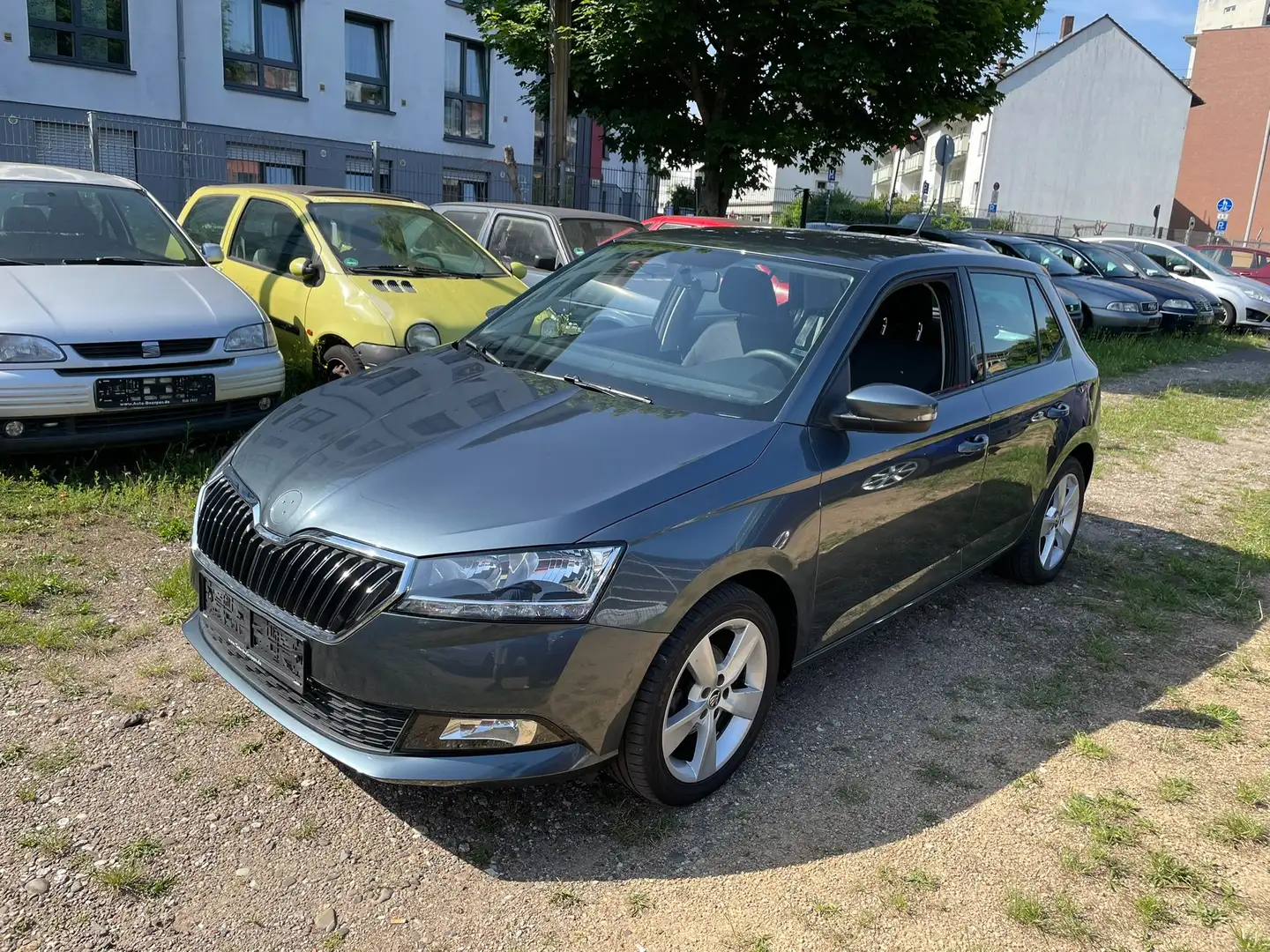 Skoda Fabia 1.0 MPI, Cool Plus, Enjoy-Paket, Klima, Facelift Grau - 2