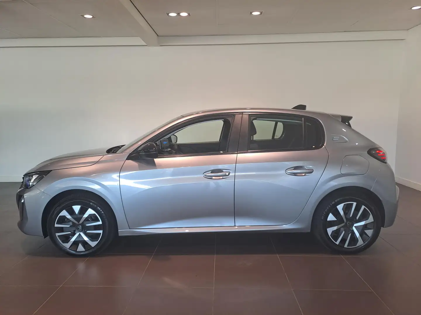 Peugeot e-208 EV Active 51 kWh | Navigatie | Parkeersensoren | S Grijs - 2
