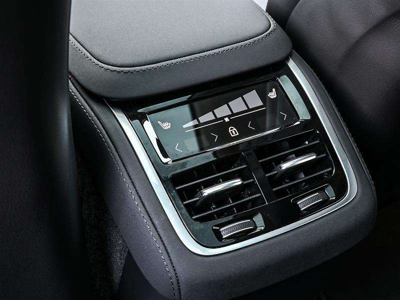 2026 Volvo XC90 B6 AWD Ultra Dark Theme 7-Seater thumb 16