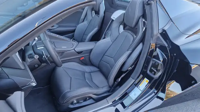 Corvette Stingray C8 CABRIO 3LT 6,2L V8 BLACK-EDITION "Front Lift" Ansicht 23