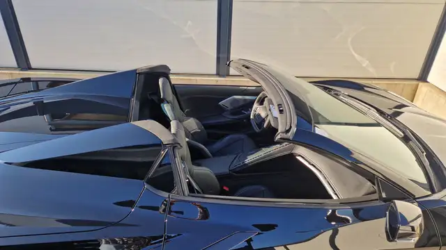 Corvette Stingray C8 CABRIO 3LT 6,2L V8 BLACK-EDITION "Front Lift" Ansicht 3